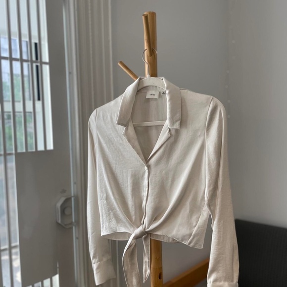 Aritzia tie front blouse - Picture 2 of 2